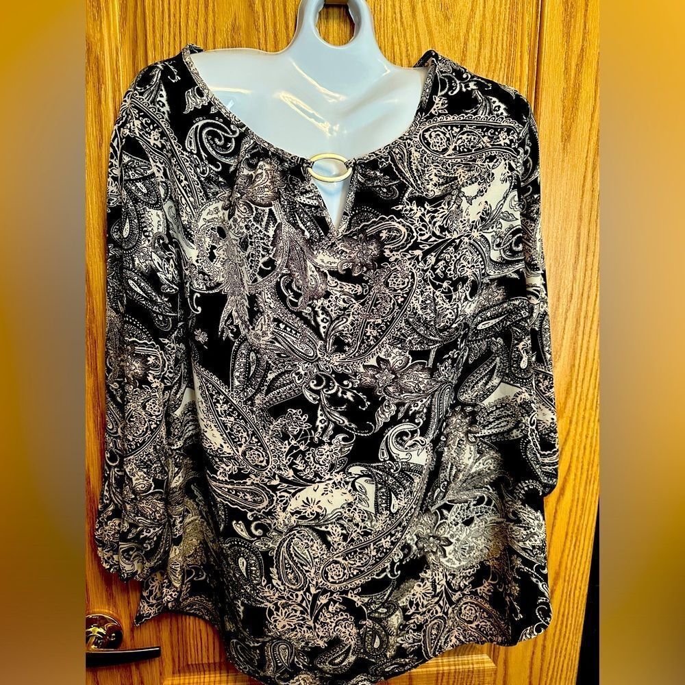 NWOT Women’s Est 1946 XL black and white blouse